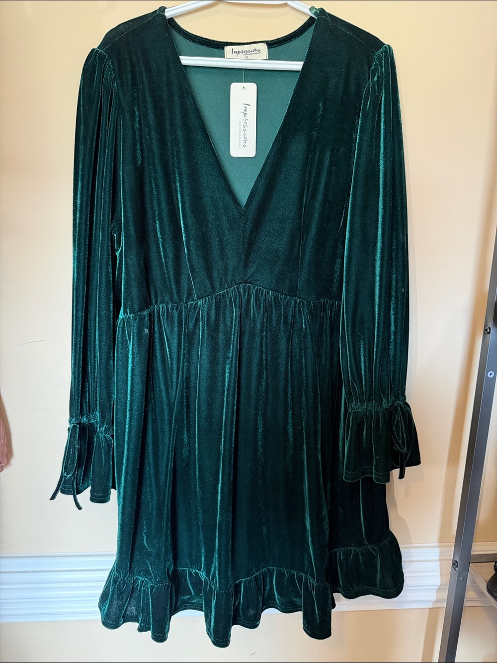 Impressions Emerald Green Velvet Long Sleeve V-Neck Dress